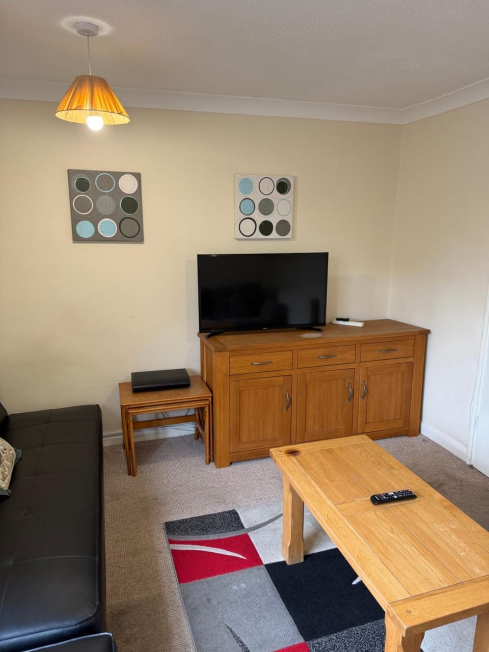 Quiet, Sleeps 13, 2 bathrooms, 4 Parking, KIA2 Apartment in England