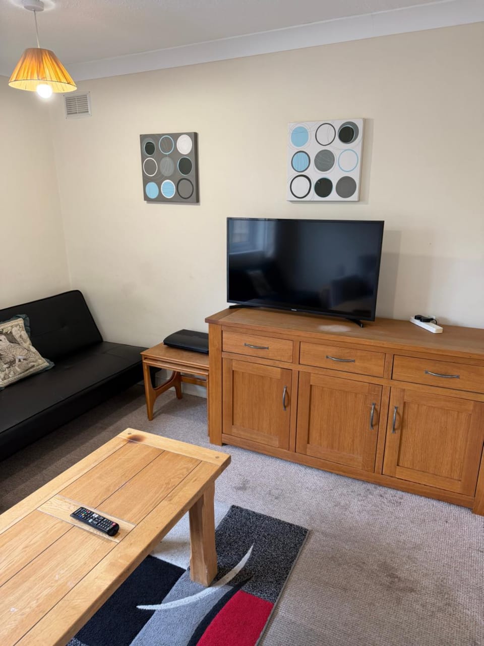 Quiet, Sleeps 13, 2 bathrooms, 4 Parking, KIA2 Apartment in England