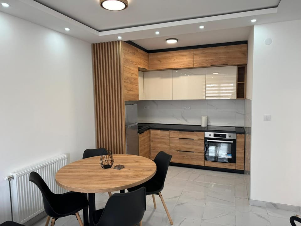 Kitchen or kitchenette, Dining area, oven, stove