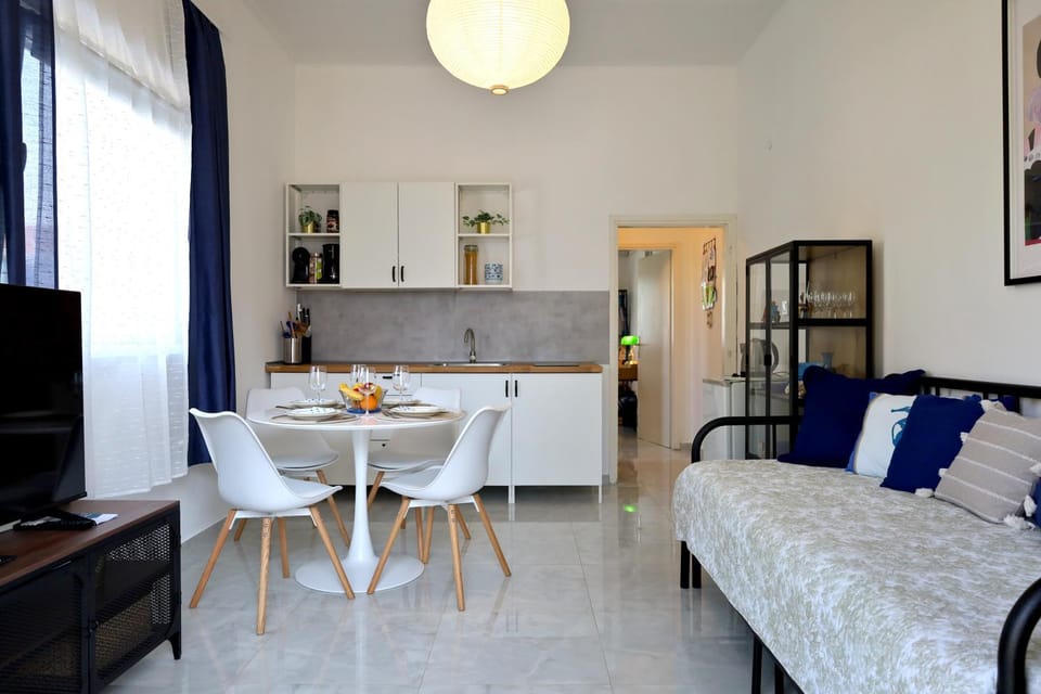 Living room, Dining area, kitchen