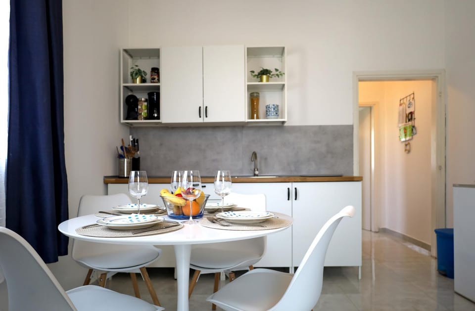 Dining area, kitchen