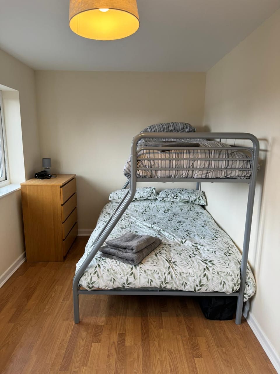 Bed, Bedroom, bunk bed, towels