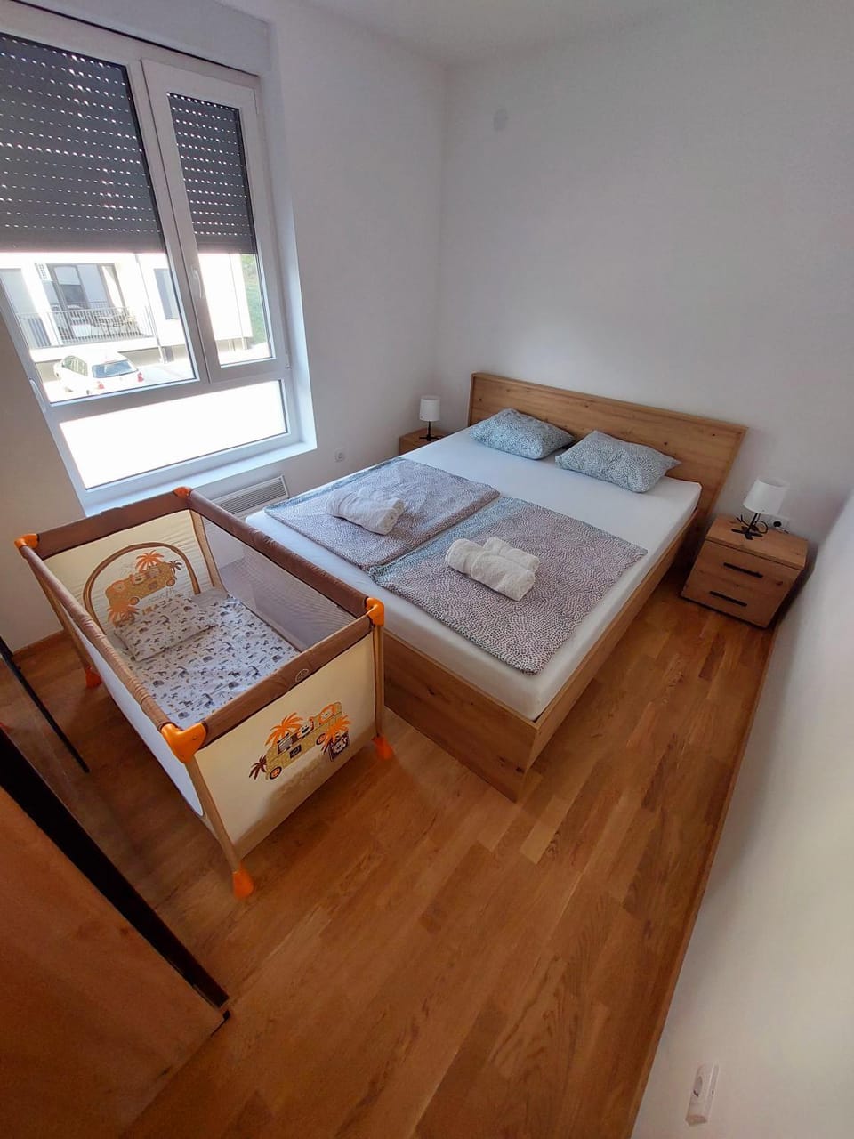 Bed, Bedroom, towels