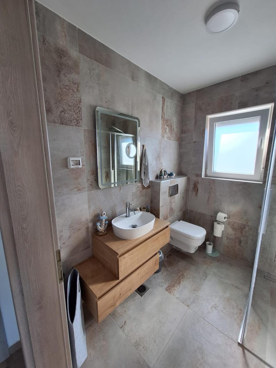 Shower, Toilet, Bathroom, towels
