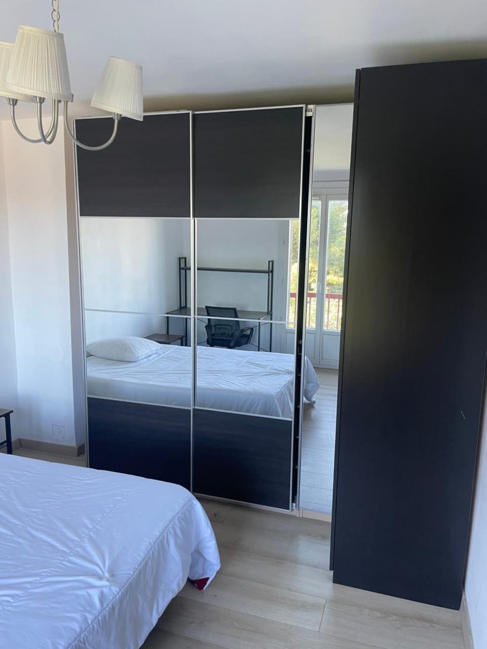 Chambre Privée Spacieuse dans un Appartement Partagé ,Parking Gratuit, Résidence Fermée Vacation rental in Aix-en-Provence