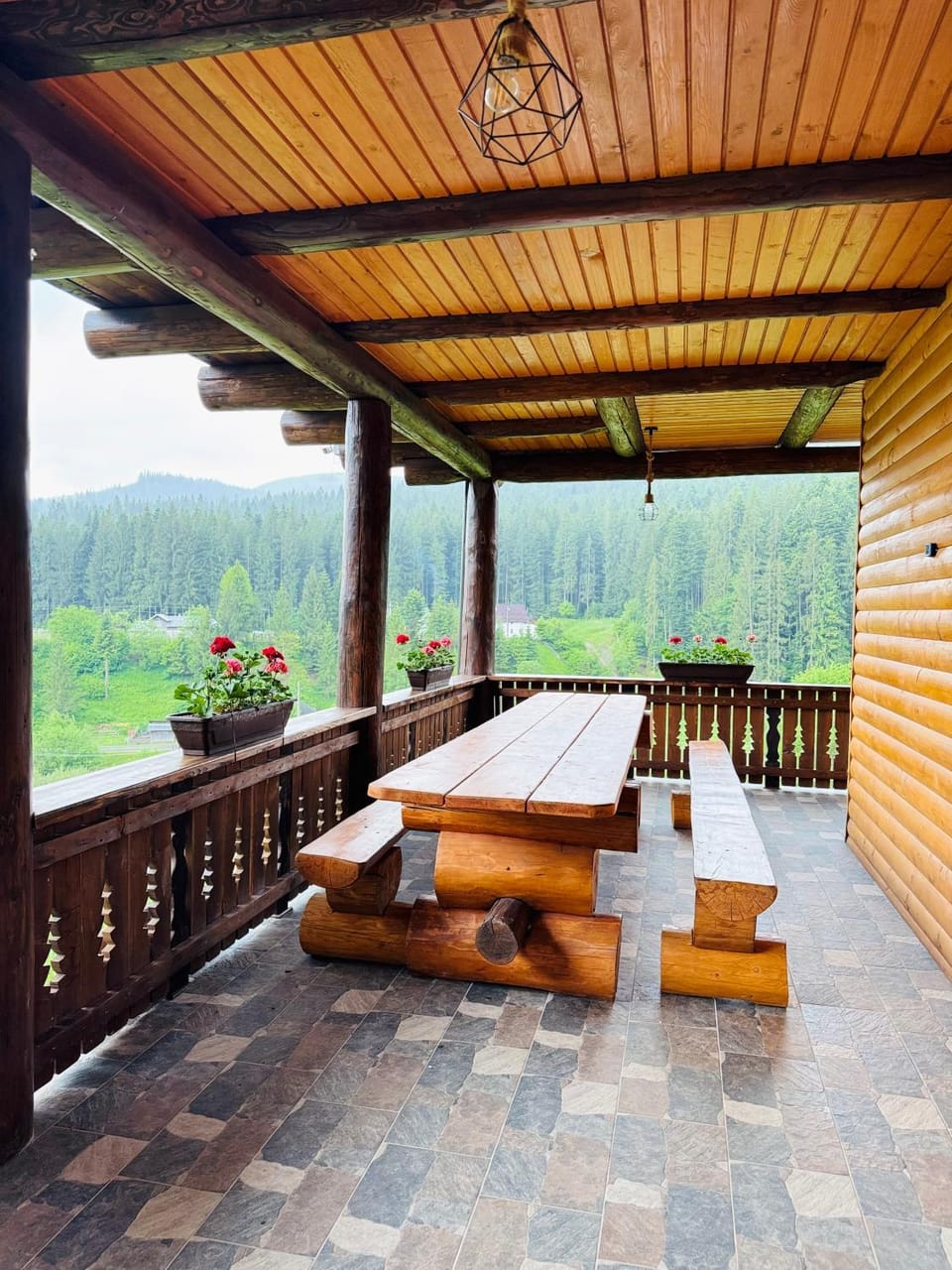 Perla Codrului Secular House in Romania
