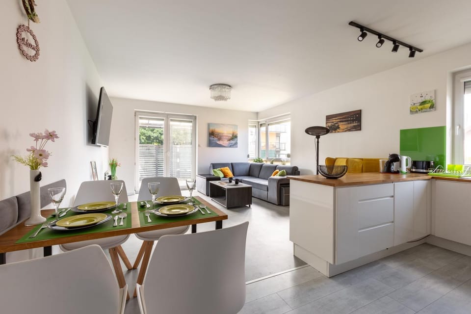 TV and multimedia, Kitchen or kitchenette, Living room, Seating area, Dining area, oven