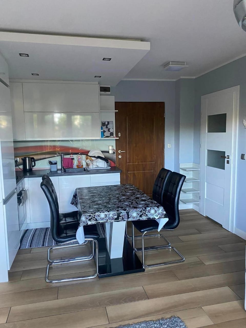 Kitchen or kitchenette, Living room, Seating area, Dining area