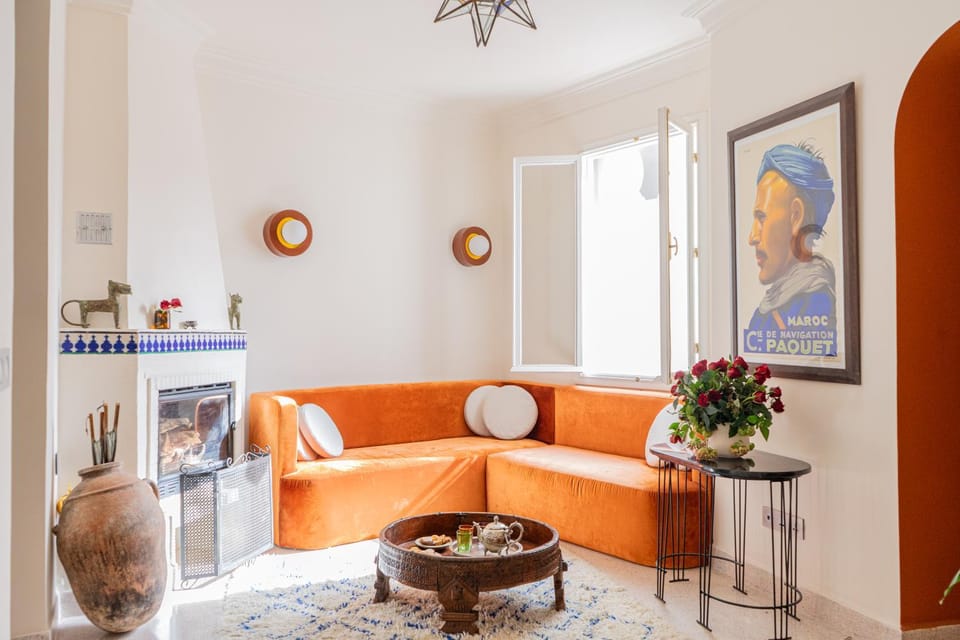 Communal lounge/ TV room, Living room, Seating area, Dining area, fireplace