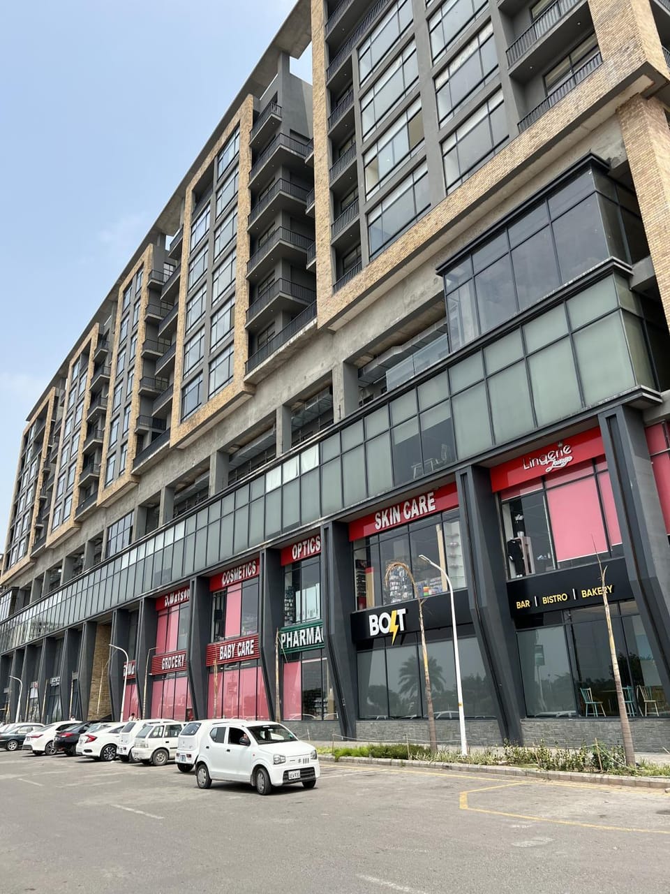 Property building, Supermarket/grocery shop, Shopping Area, Parking