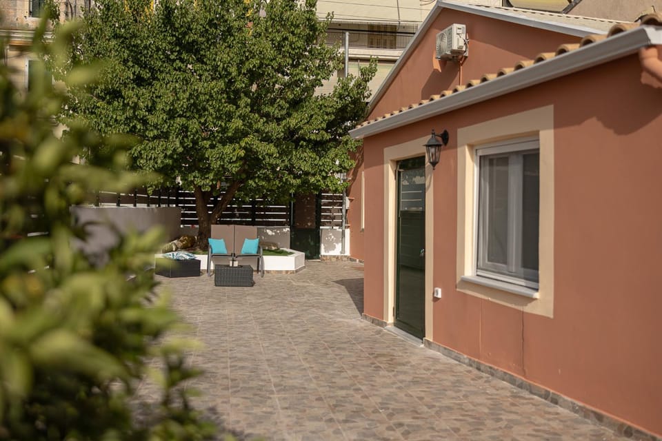 Property building, Patio, Day, Garden, Garden view
