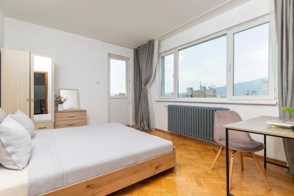 Bed, Natural landscape, Photo of the whole room, Seating area, Bedroom, Mountain view
