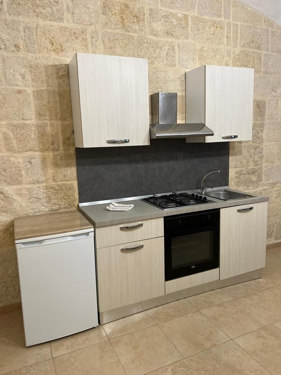 Kitchen or kitchenette, oven, stove