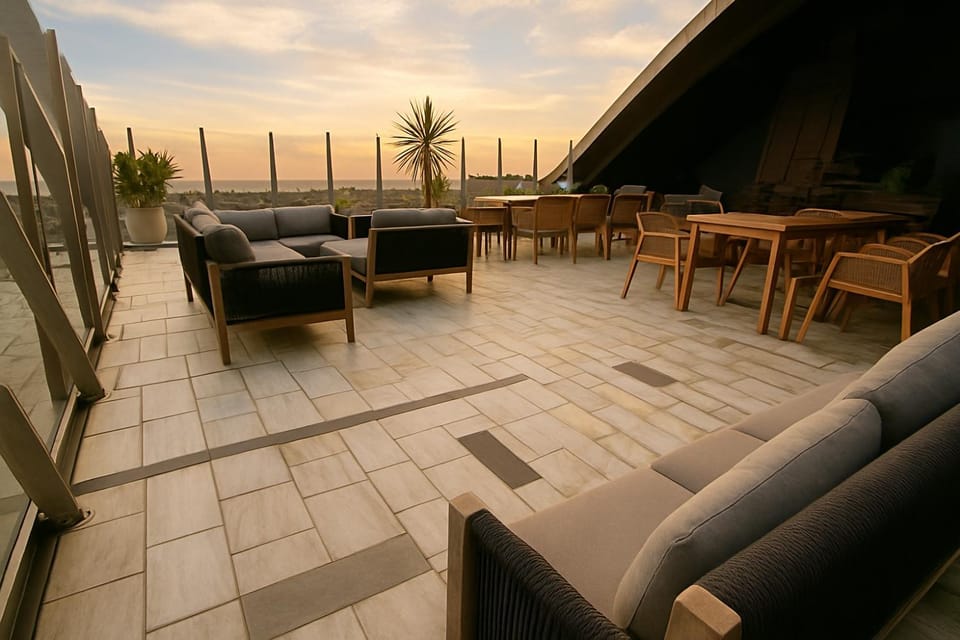 Property building, Restaurant/places to eat, Natural landscape, Summer, View (from property/room), Lounge or bar, City view, Sea view, Breakfast, Sunrise, Sunset