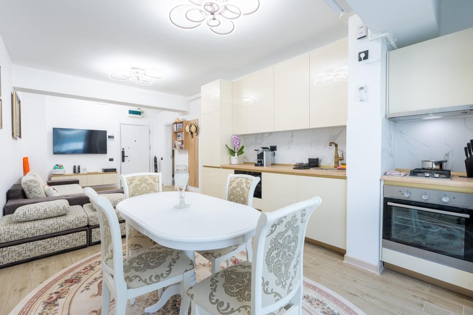 TV and multimedia, Kitchen or kitchenette, Living room, Dining area, oven, stove