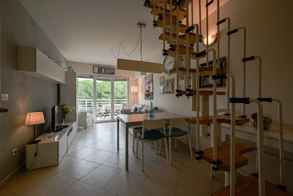 Living room, Dining area