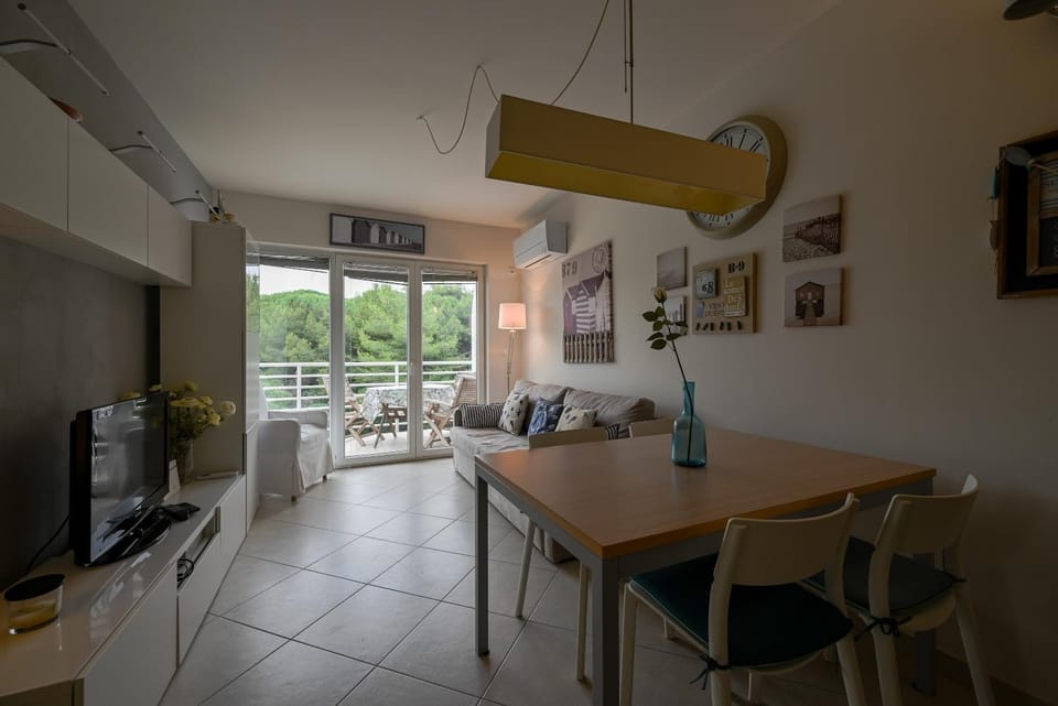 TV and multimedia, Living room, Dining area