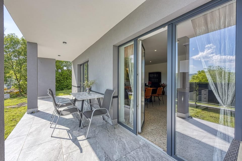 Property building, Balcony/Terrace