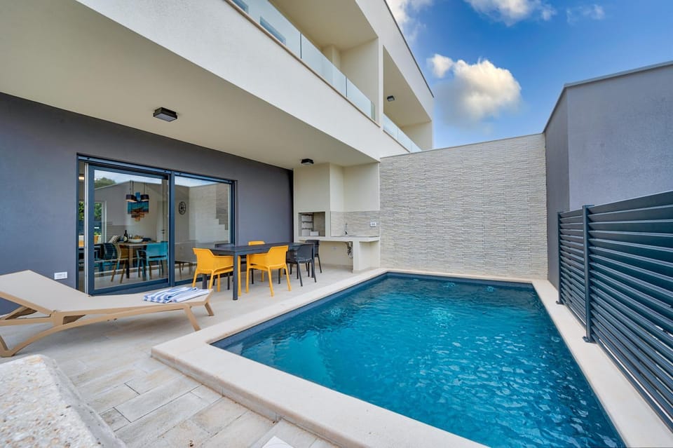 Balcony/Terrace, Pool view, Swimming pool