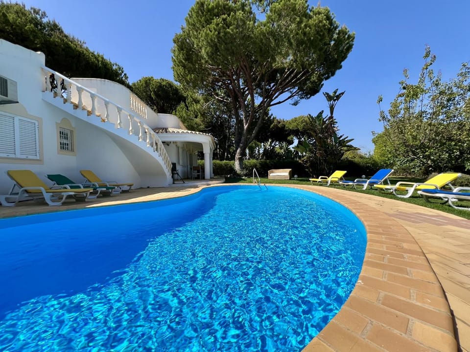 Vilamoura White House Villa With Pool by Homing Villa in Quarteira