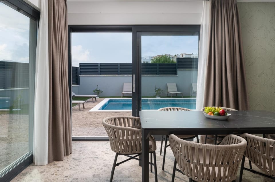 Luxury Villa David 2 heated pool Villa in Podstrana