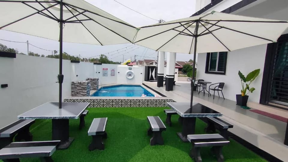 Saujana Homestay Perak House in Perak Tengah District