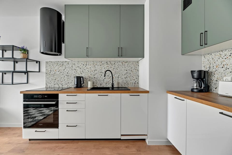 Coffee/tea facilities, Kitchen or kitchenette, dishwasher, stove