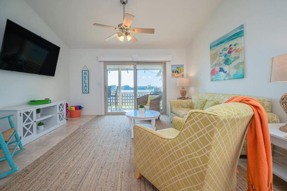 Simply Wonderful Condo with Bayview Private Pier and Pools House in Rockport