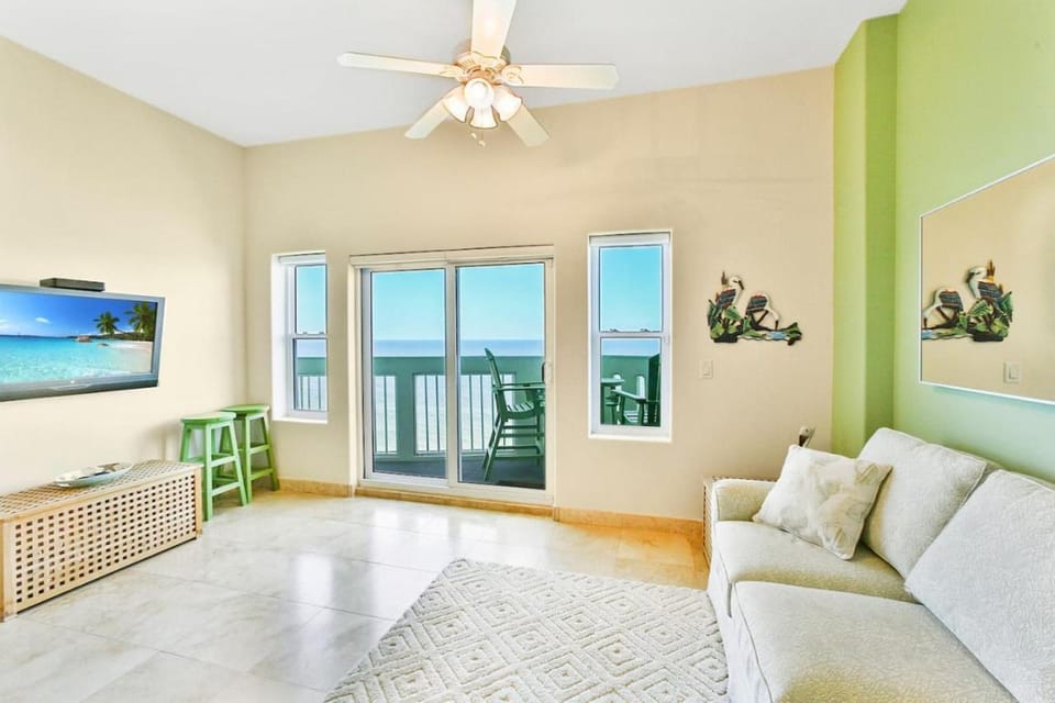 Oceanside Escape with 3 Bedrooms Spectacular Ocean View and Pool House in Galveston Island