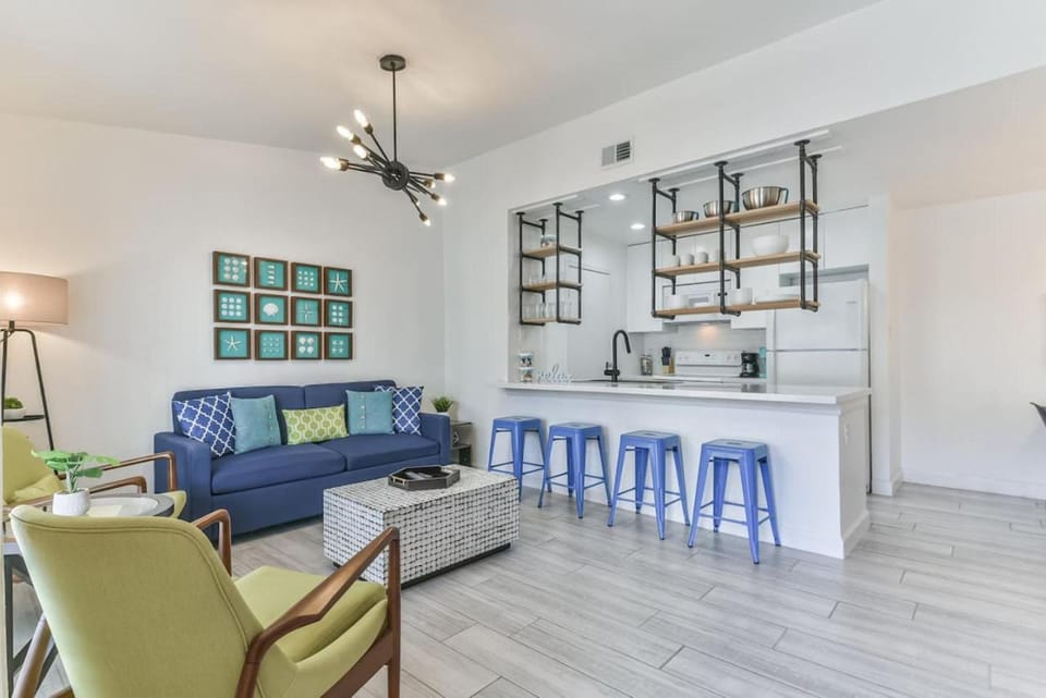 Coastal Paradise Condo with 2 Bedrooms and Pool House in Galveston Island