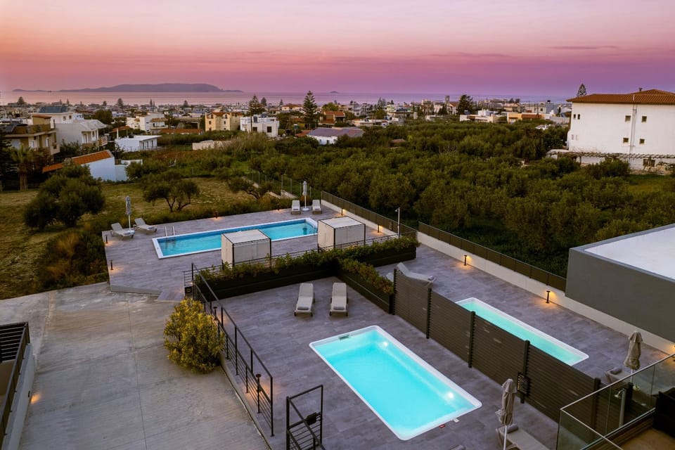 Property building, Day, Natural landscape, Bird's eye view, Mountain view, Pool view, Swimming pool, Sunset, sunbed