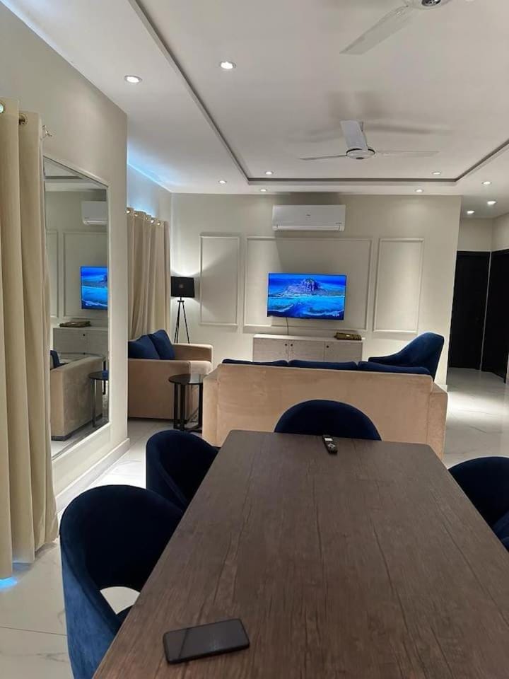 TV and multimedia, Seating area