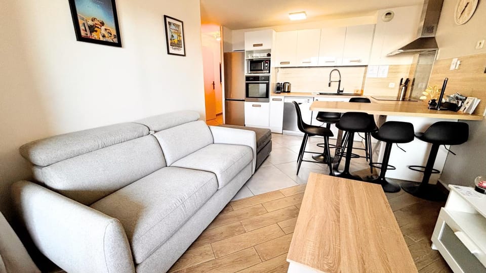 Kitchen or kitchenette, Living room, Seating area, Dining area, dishwasher, oven, stove