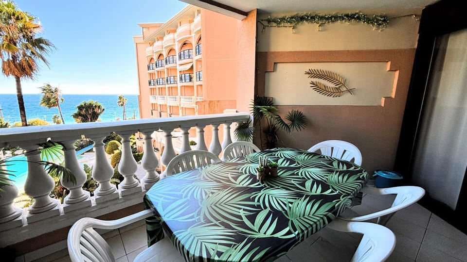 Day, Natural landscape, View (from property/room), Balcony/Terrace, Dining area, Sea view