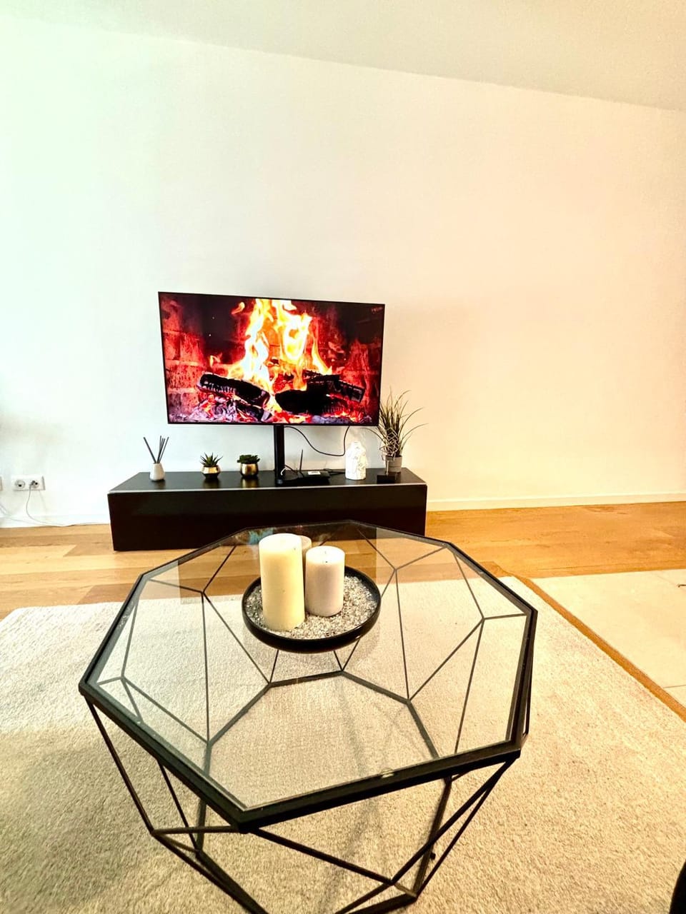 Communal lounge/ TV room, TV and multimedia, Living room, Seating area