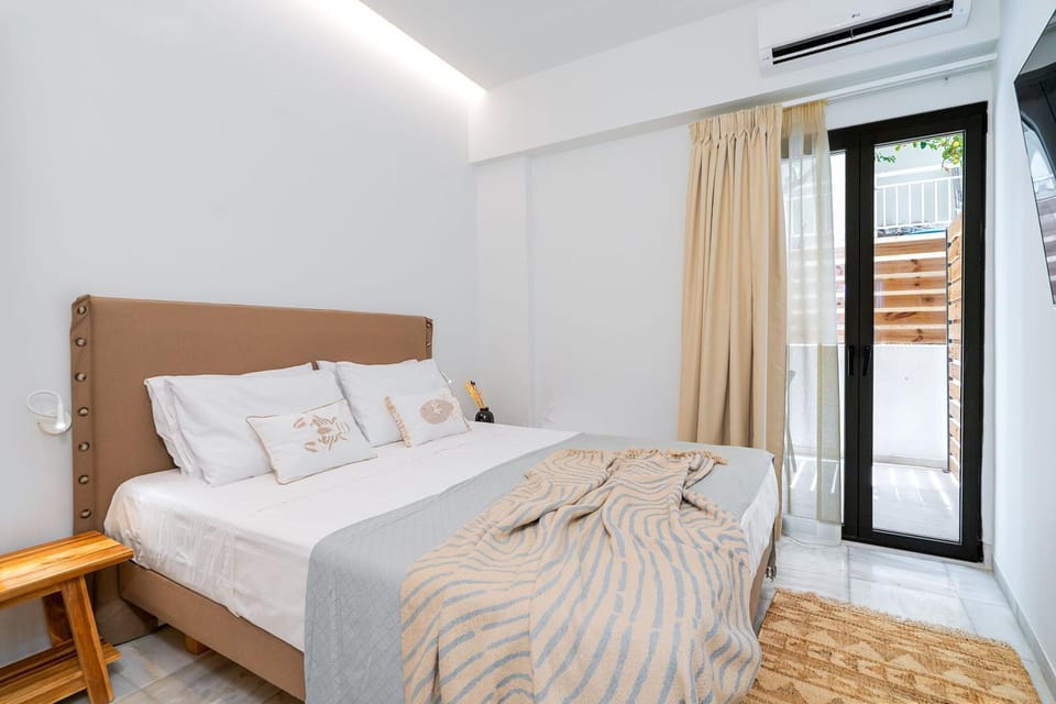 Bed, Photo of the whole room, Bedroom, air conditioner