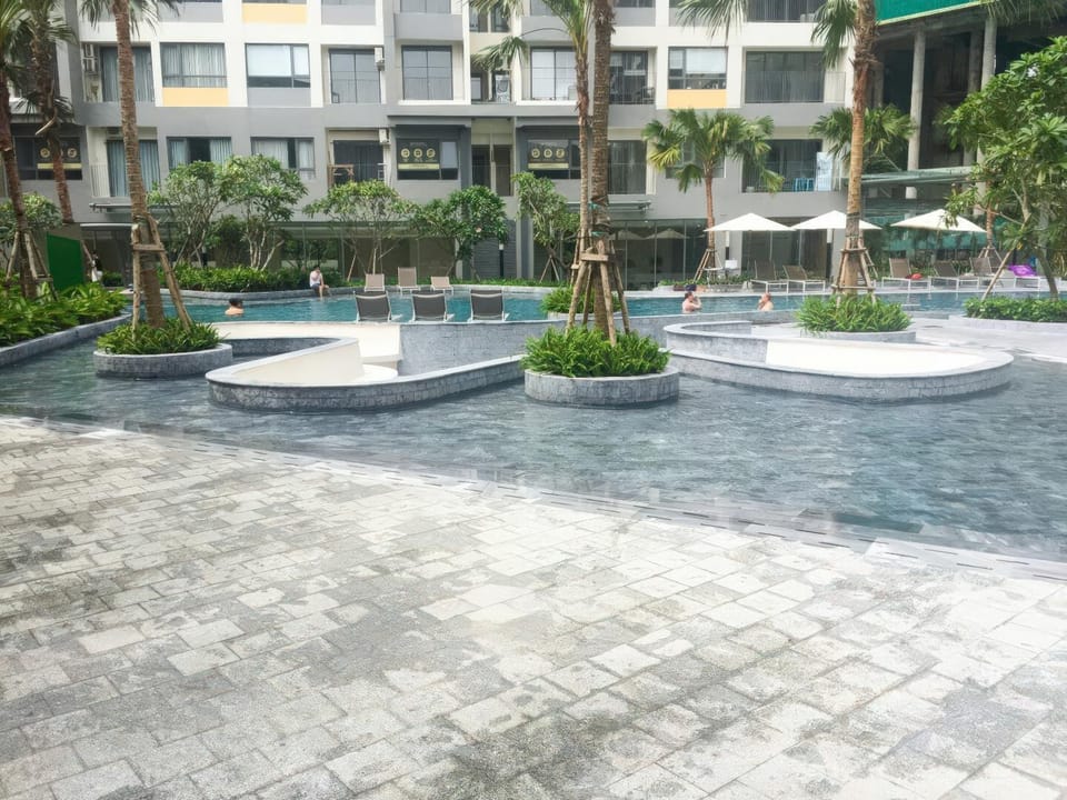 Property building, Day, Swimming pool