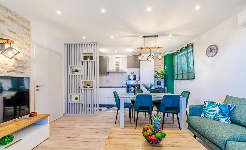 TV and multimedia, Kitchen or kitchenette, Seating area, Dining area