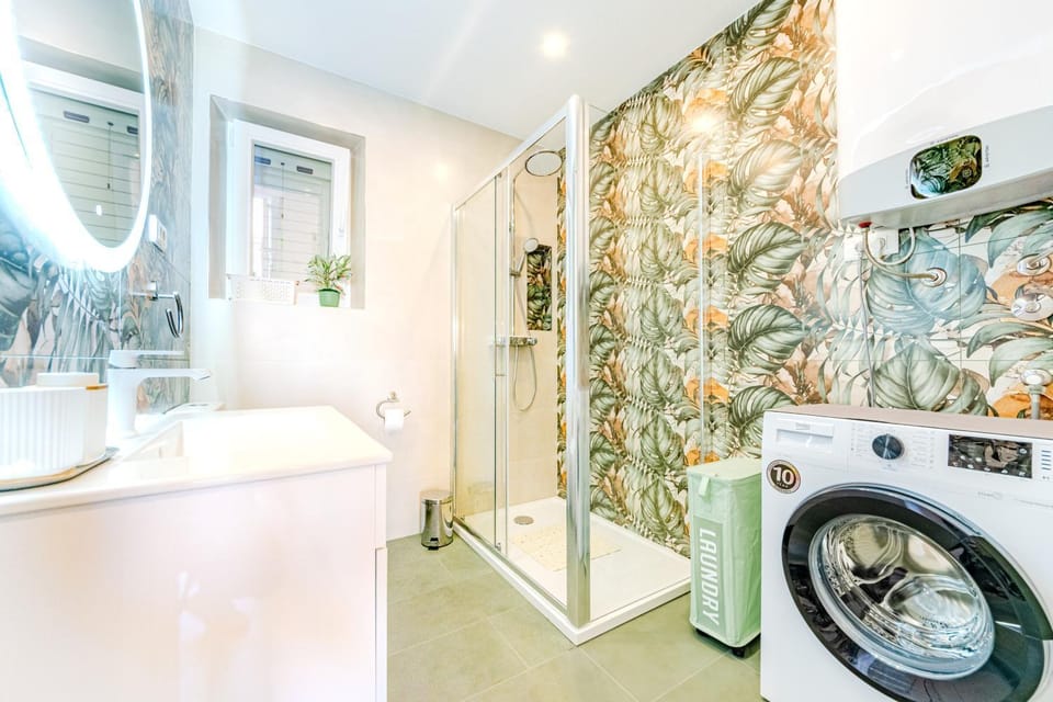 Shower, Bathroom, washing machine