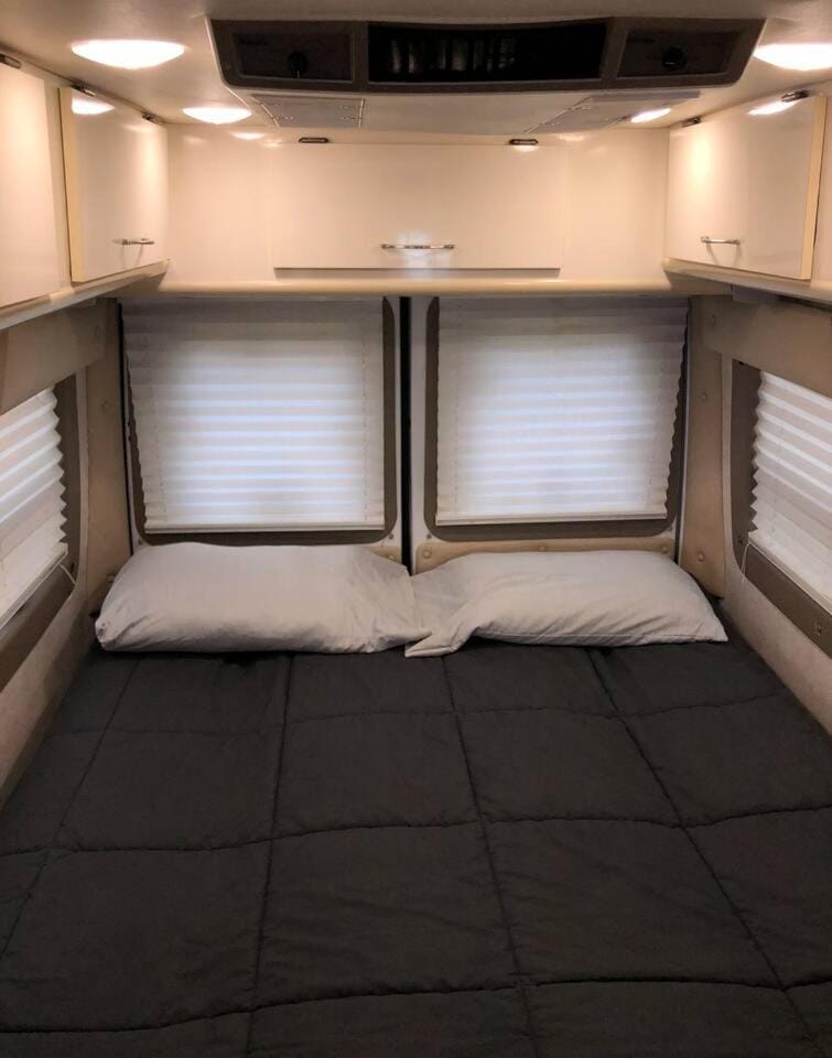 Private and cozy RV, direct bus to NYC Manhattan only 2 blocks away, MetLife Stadium FIFA World Cup 25 minutes away House in Linden
