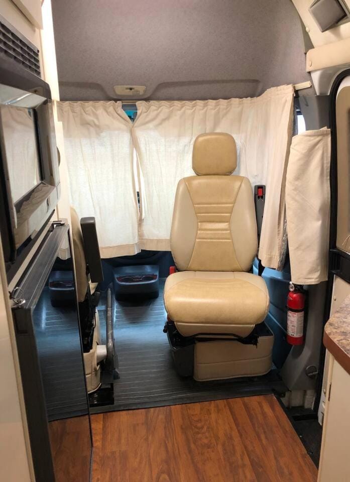 Private and cozy RV, direct bus to NYC Manhattan only 2 blocks away, MetLife Stadium FIFA World Cup 25 minutes away House in Linden