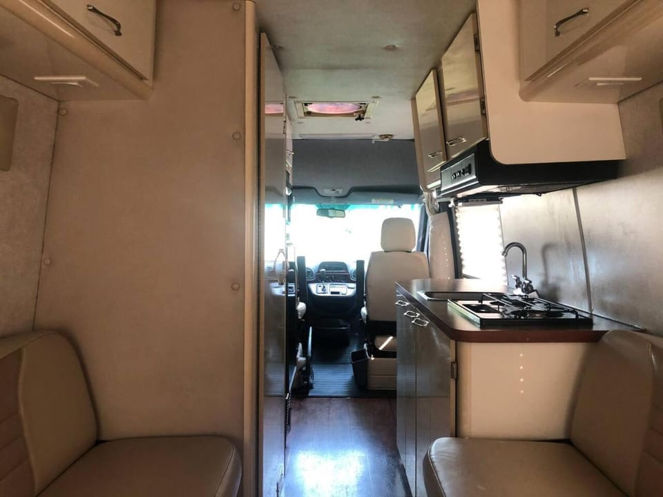 Private and cozy RV, direct bus to NYC Manhattan only 2 blocks away, MetLife Stadium FIFA World Cup 25 minutes away House in Linden