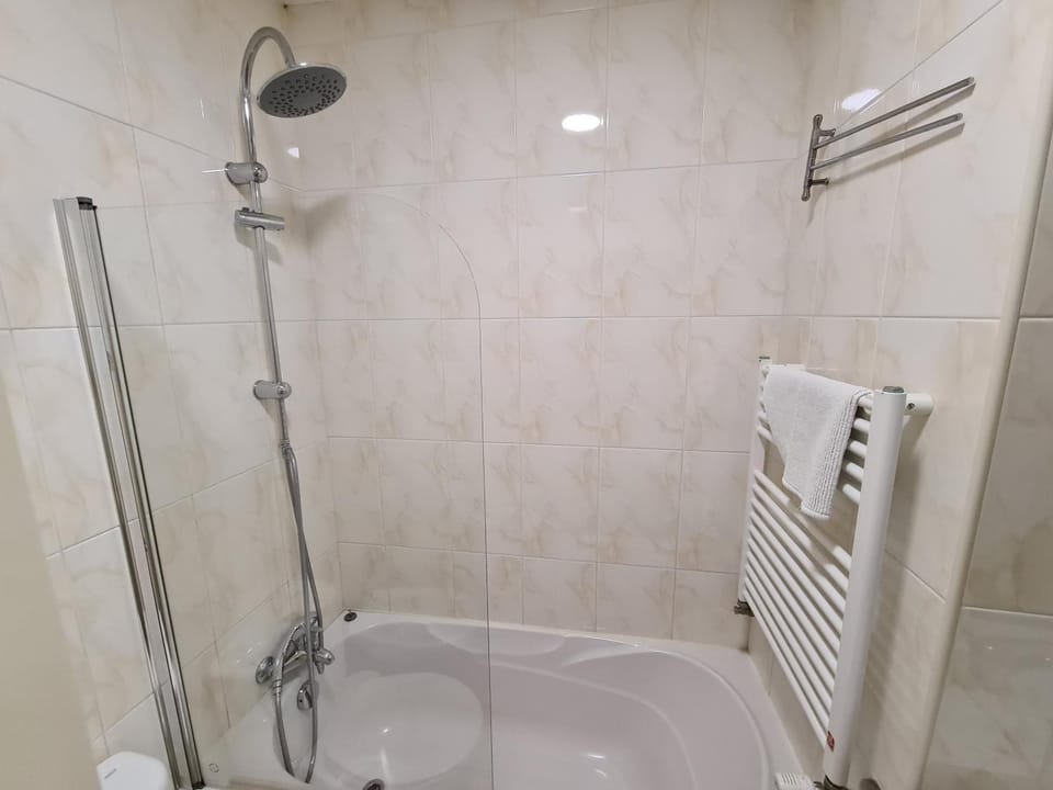 Shower, Bath
