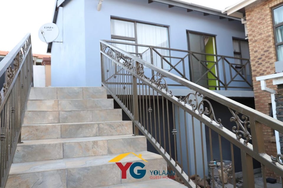 Yolaan Guesthouse Bed and Breakfast in Eastern Cape