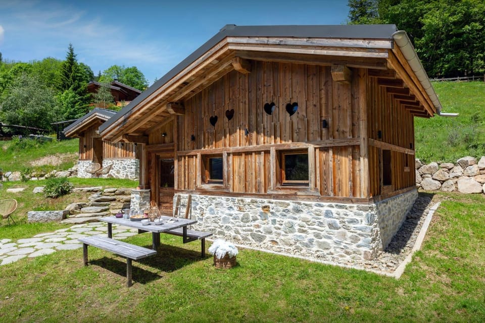 Property building, Day, Natural landscape, Garden, Garden view