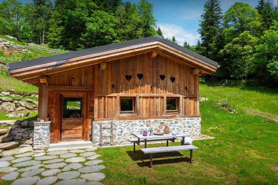 Property building, Day, Natural landscape, Garden, Garden view