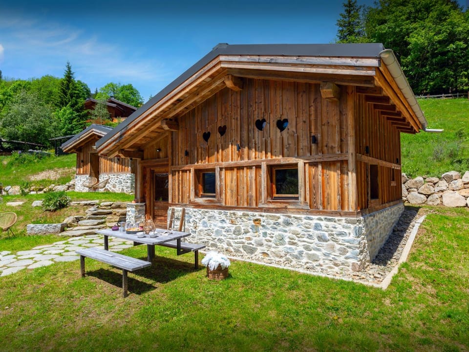 Property building, Day, Natural landscape, Summer, Garden, Garden view