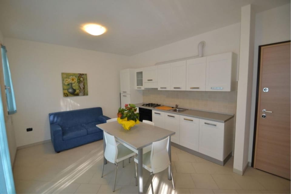 Restaurant/places to eat, Communal lounge/ TV room, Dining area, kitchen