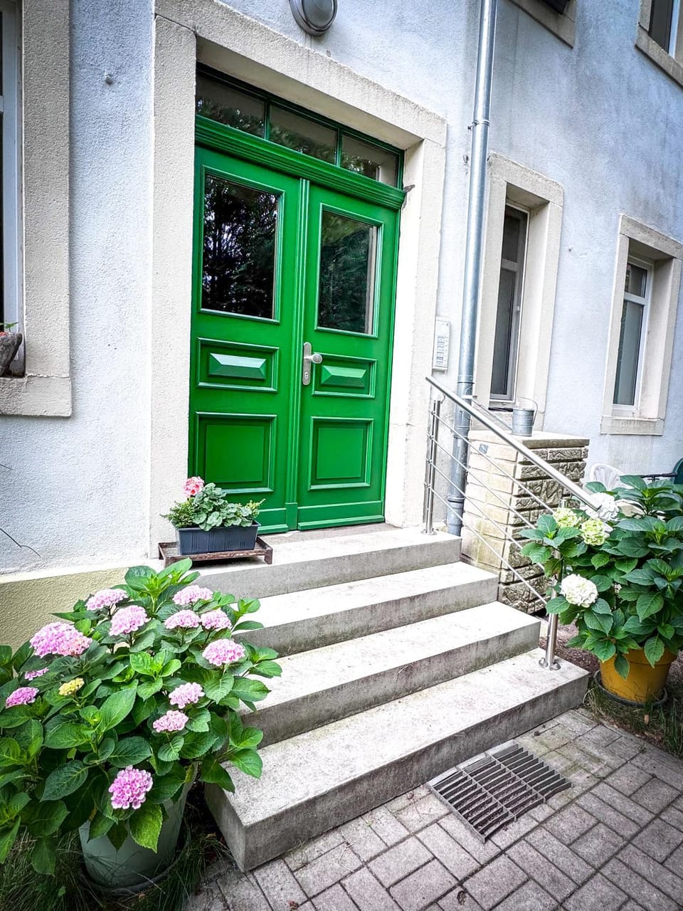 Property building, Facade/entrance, Spring, Garden, Garden view