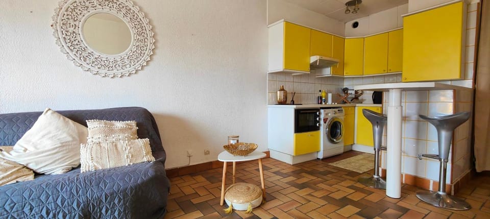 Charming beachfront studio in Fréjus Plage Apartment in Fréjus